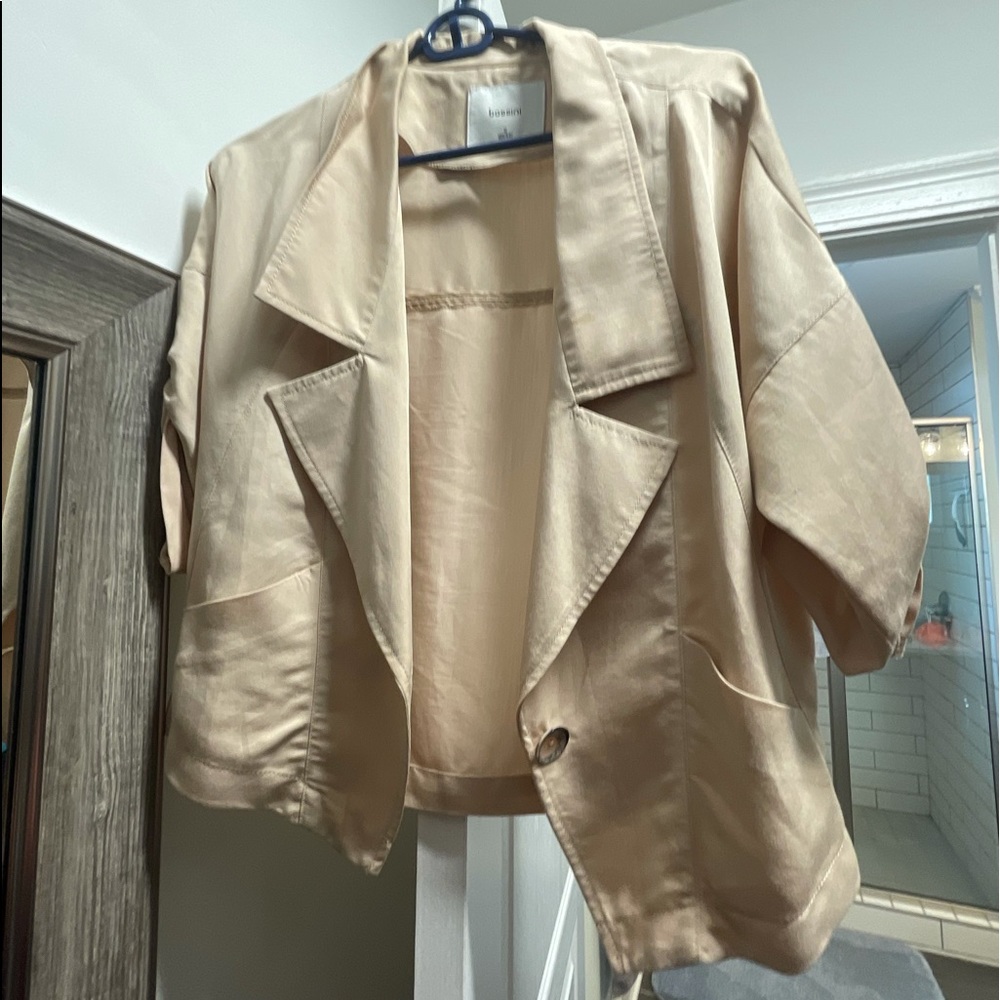 Bossini Crop Stop Cream Blazer. Size Small